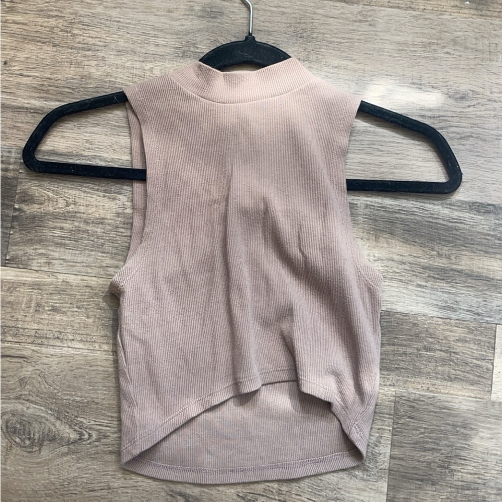 Semi cropped tank top